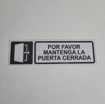 VINILO MICROPERFORADO SEÑALIZACION MANTENGA LA PUERTA CERRADA 6CM X 20CM