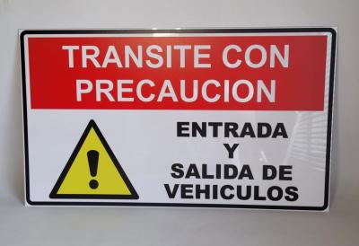 CARTEL ENTRADA Y SALIDA DE VEHICULOS TRANSITE CON PRECAUCION ALTO IMPACTO 1MM - 32.5CM X 55.5CM